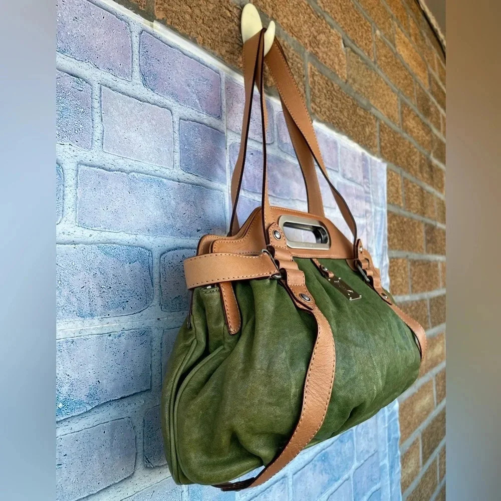 L.A.M.B buttery soft green leather shoulder bag - Picture 4 of 17